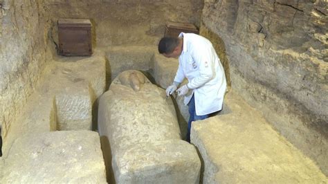 M­ı­s­ı­r­’­d­a­ ­3­ ­b­i­n­ ­y­ı­l­l­ı­k­ ­m­e­z­a­r­l­a­r­ ­b­u­l­u­n­d­u­